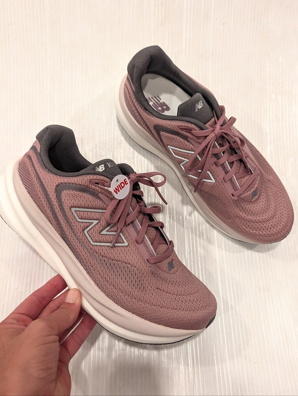 NEW BALANCE 1800v15 Women's Pink Running Shoes Size 9.5 Wide NEW!